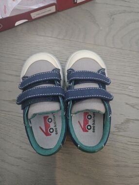 NIB See Kai Run Waylon Sneakers in Gray, Size 7